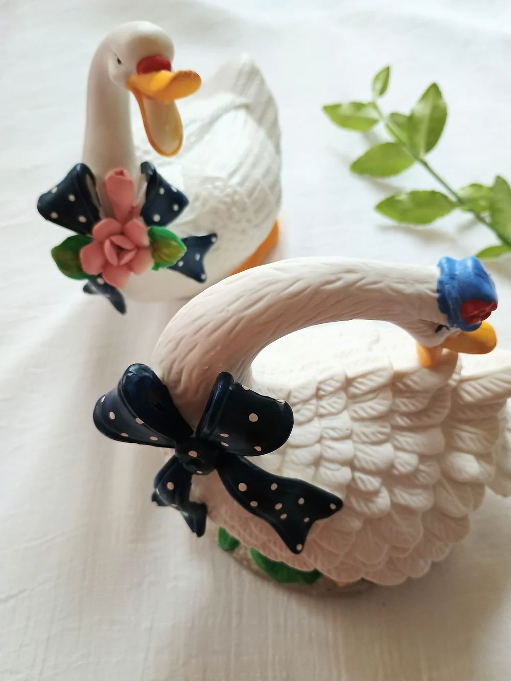 🧦 ECLECTIC GRANDPA 🧦 2 RARE TRu VTG Dapper Core Geese / Swan Ceramic Figurines